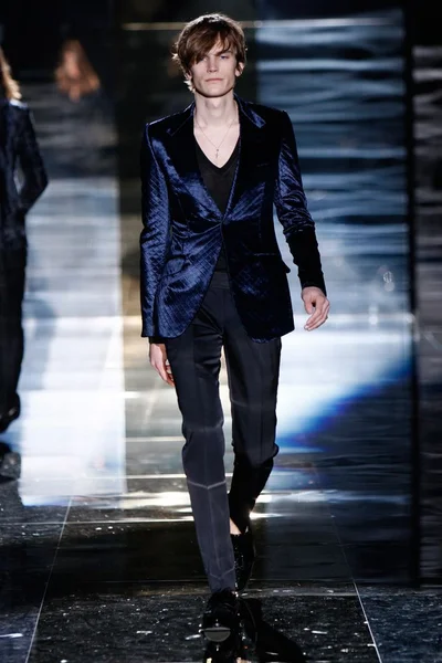 Look 45